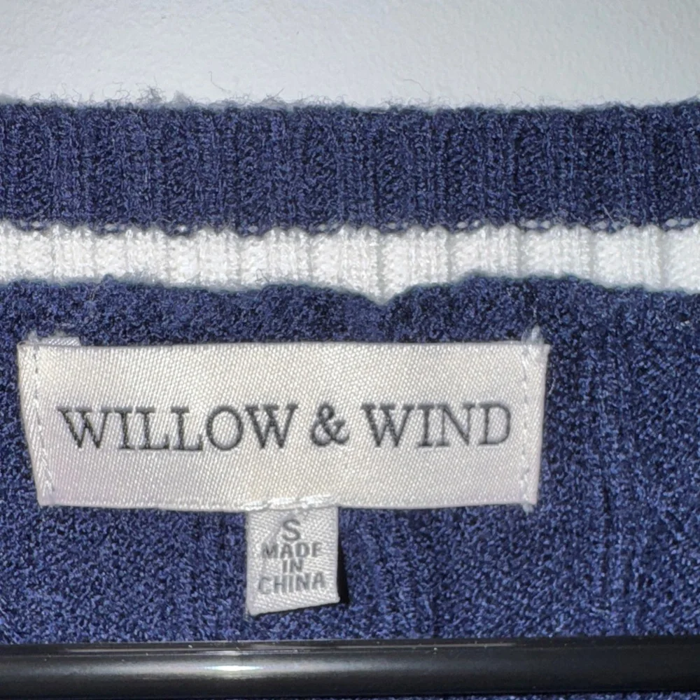 Willow & Wind Navy V-Neck Sweater